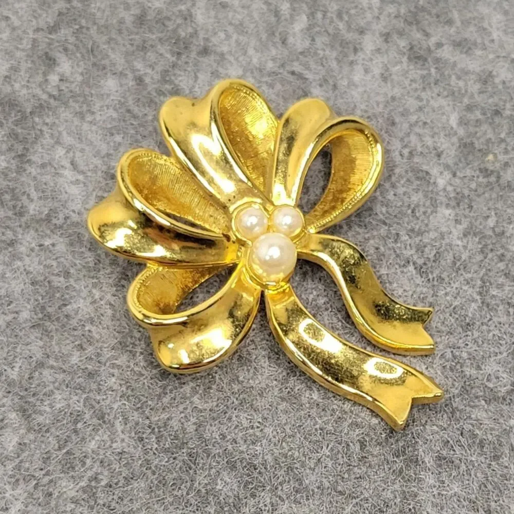 Vtg Avon Brooch